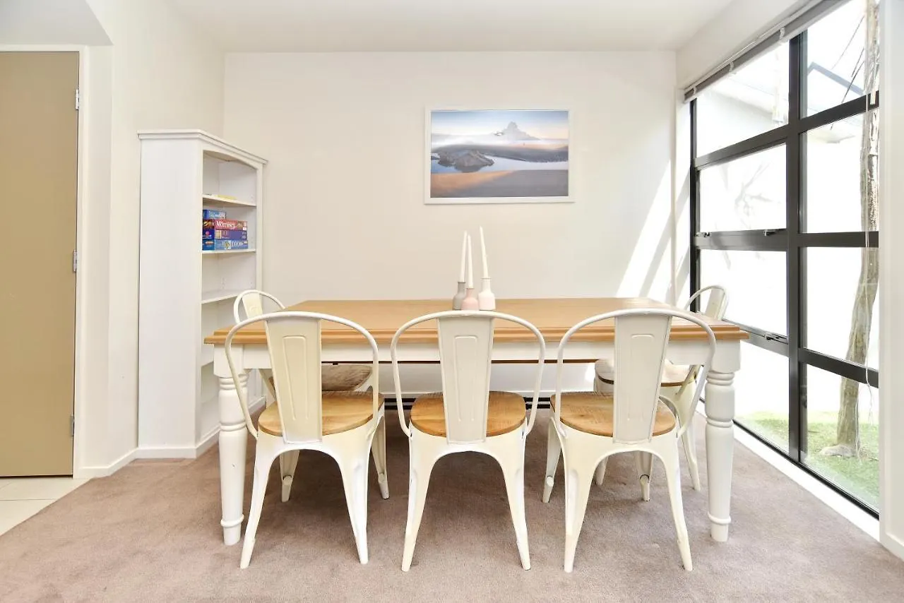 Hagley Apartment - Christchurch Holiday Homes New Zealand