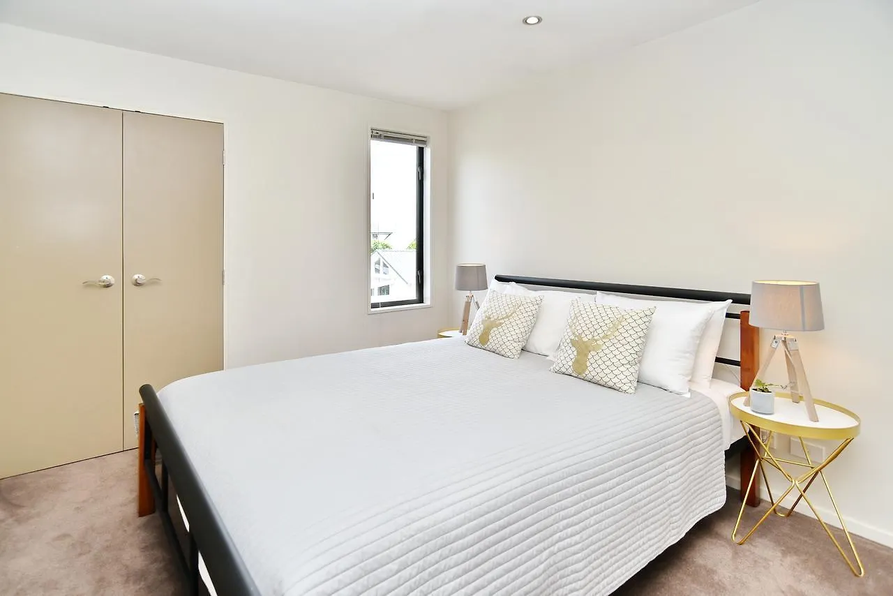 Hagley Apartment - Christchurch Holiday Homes