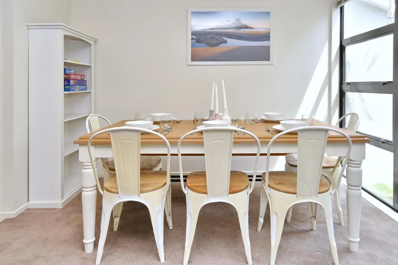 Hagley Apartment - Christchurch Holiday Homes