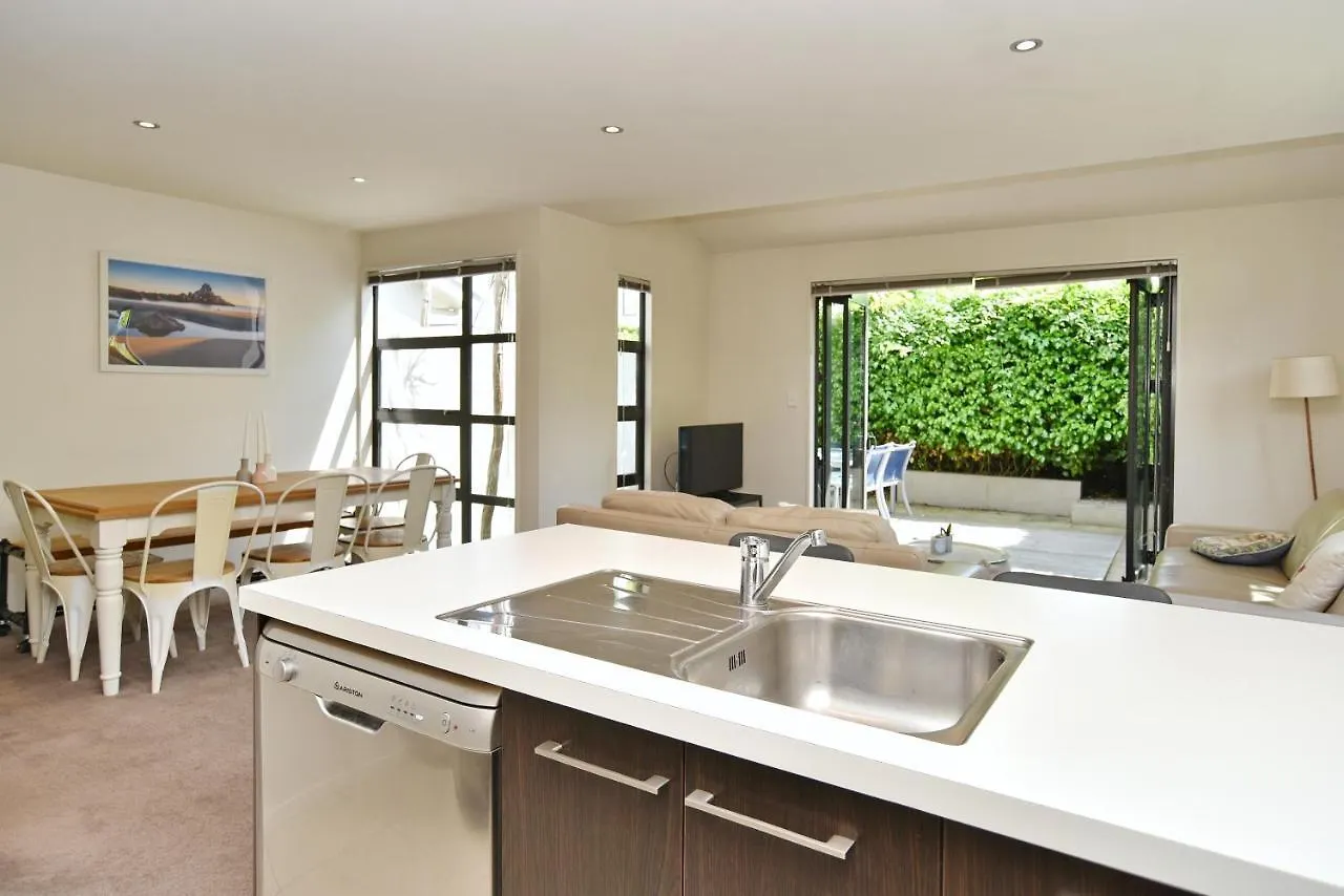 Hagley Apartment - Christchurch Holiday Homes